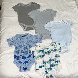Set of Short Sleeve Onesies 0-3 Months